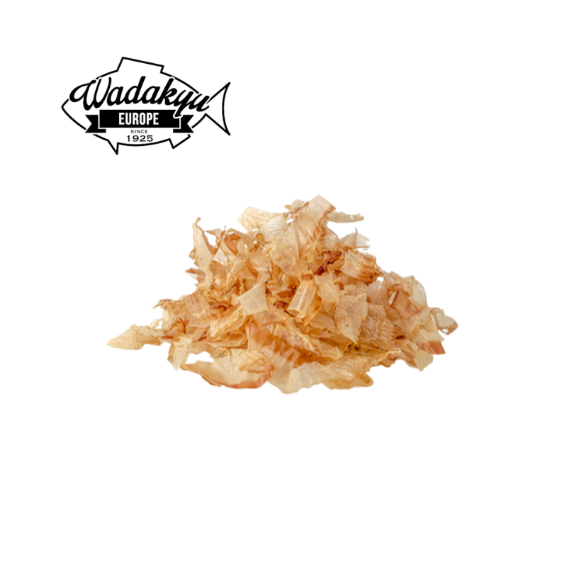 Wadakyu, Katsuobushi (scaglie di tonnetto essiccato)